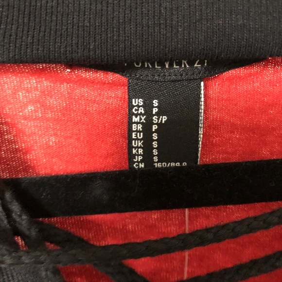 Forever 21 red T-shirt with front lace up - Picture 4 of 5